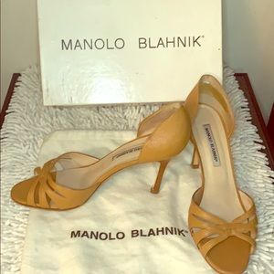 Manolo Blahnik nude 3 1/2” heels.